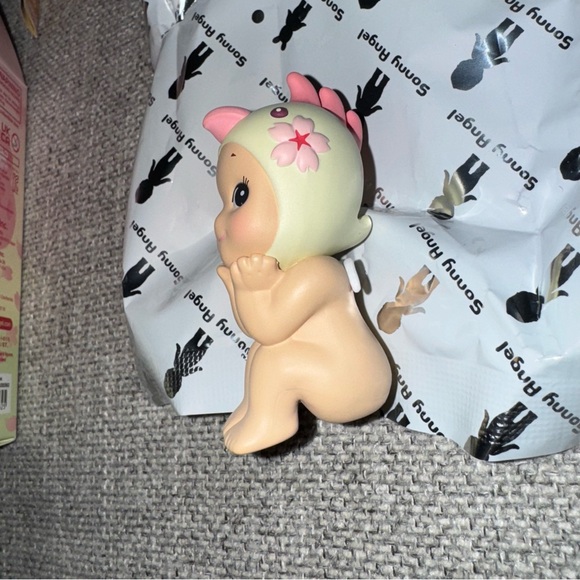 Sonny Angel Cherry Blossom Series: Hanami Edition - Parrot - Picture 3 of 6